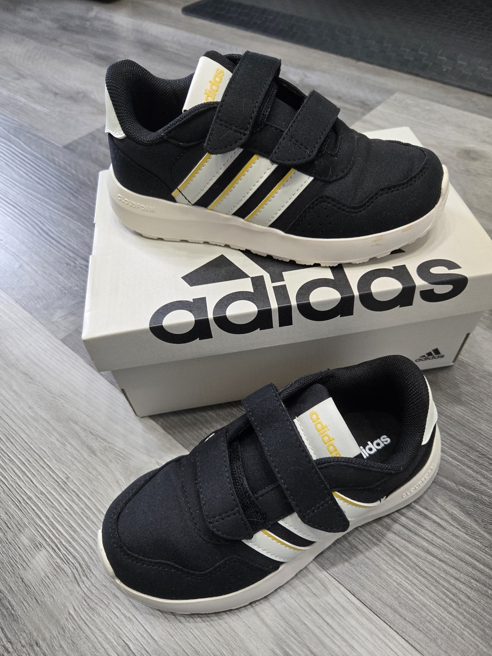 Adidas Run 60s CF C in the "Core Black/Off White/Utility Yellow"